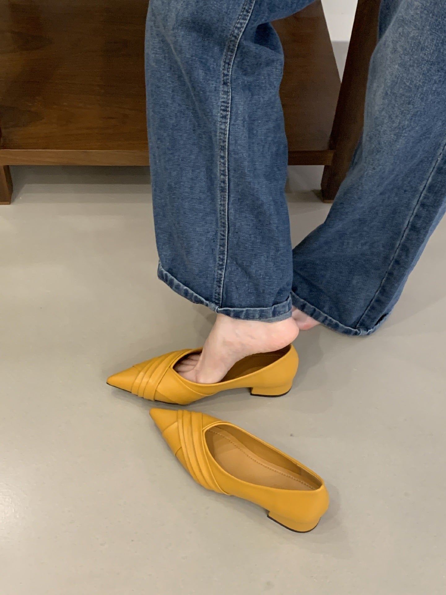 Solid Cross Strap Pointed Toe Flats