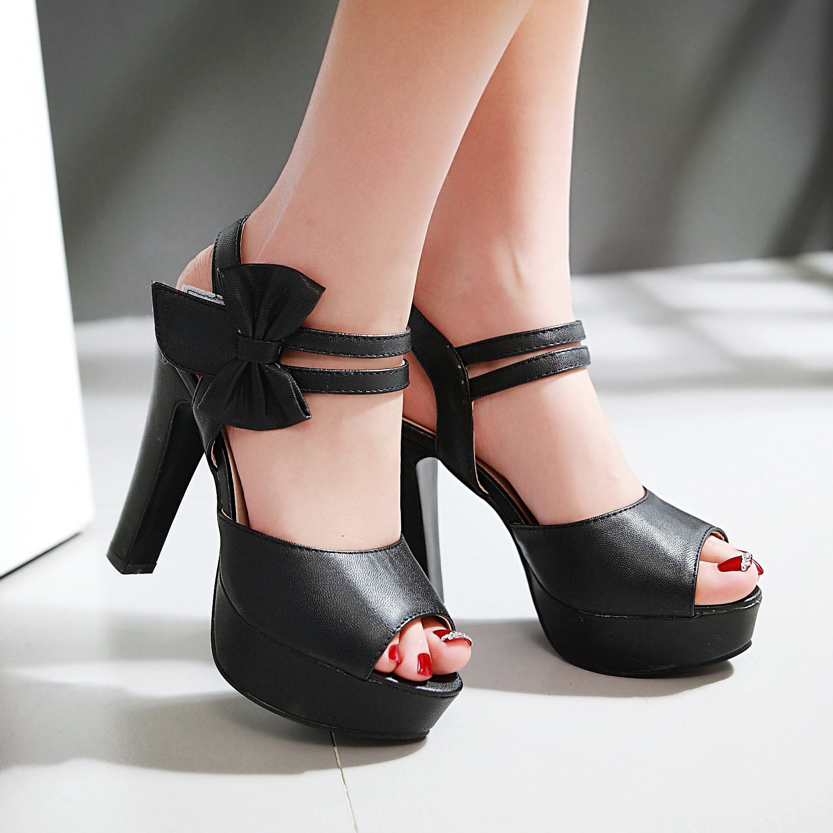 Fish-Mouth Bow-Knot Sandals